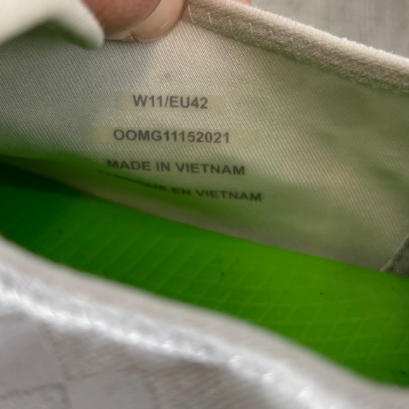 OOFOS OOmg Eezee Low Shoes White Checker Canvas Recovery Sneaker Women Size 11 - Picture 9 of 11